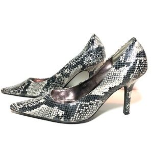 RSVP Heels Snake print Classic Pointed‎ Toe Pumps Womens size 8.5 Black and Grey